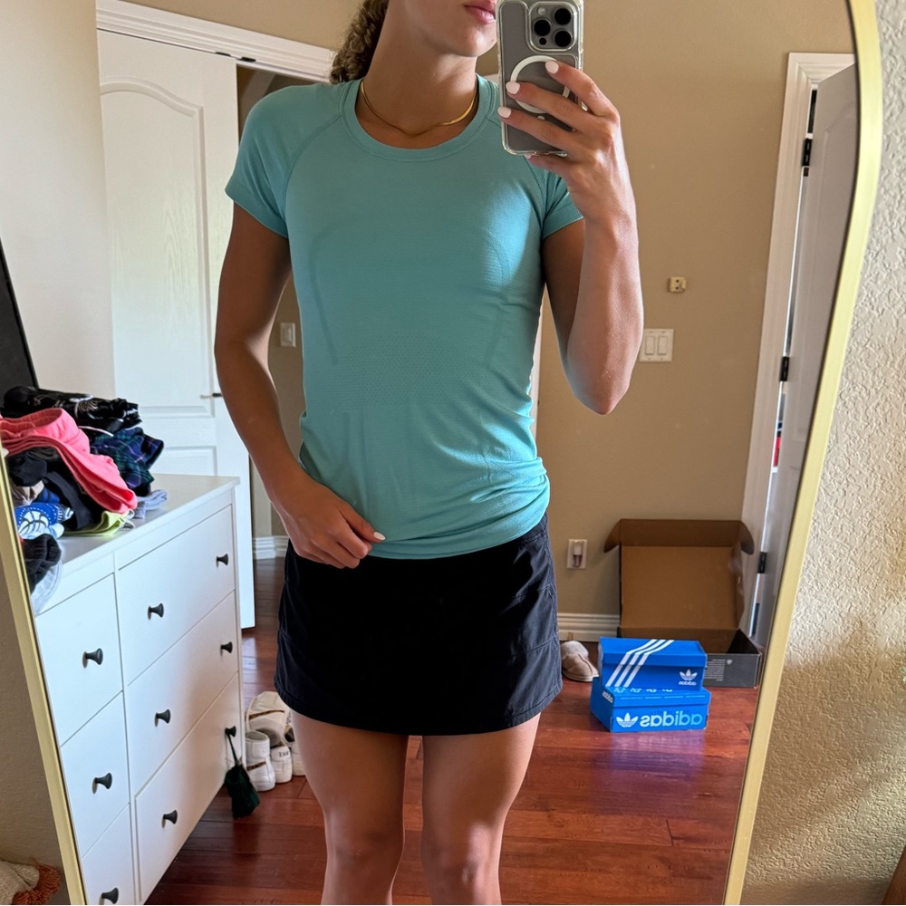 Lululemon swiftly tech, size 6, color teal